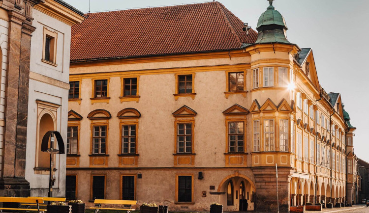 Jičín začne s restaurováním historických omítek ve Valdštejnském zámku