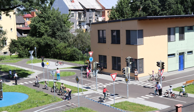 S jarem se otevírají brány dopravních hřišť v Ostravě. Malí cyklisti zde budou moci dovádět až do podzimu