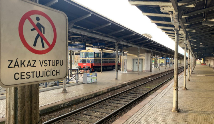 Dopravu v Libereckém kraji zkomplikují další výluky na železničních tratích