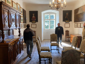 V Zákupech se dnes veřejnosti poprvé otevírá obnovená konírna, která připomíná barokní katedrálu