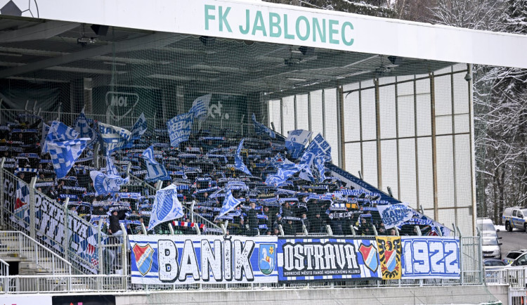 Fanoušci Baníku Ostrava loni v listopadu na stadionu Střelnice v Jablonci nad Nisou.