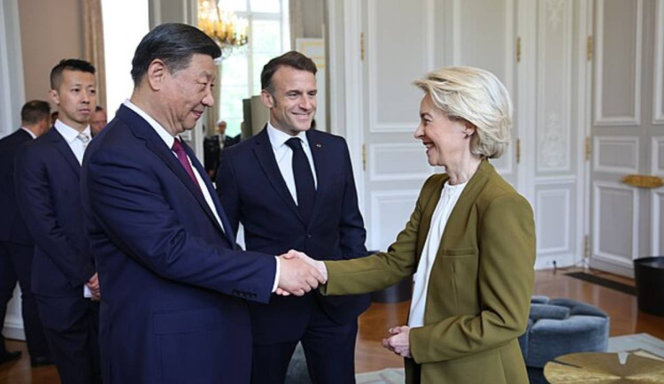 Donald Trump spojuje: Vrchní představitelé EU plánují navštívit Čínu