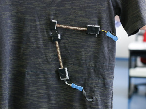 Tričko z liberecké univerzity pozná usínajícího řidiče. Monitoruje životní funkce