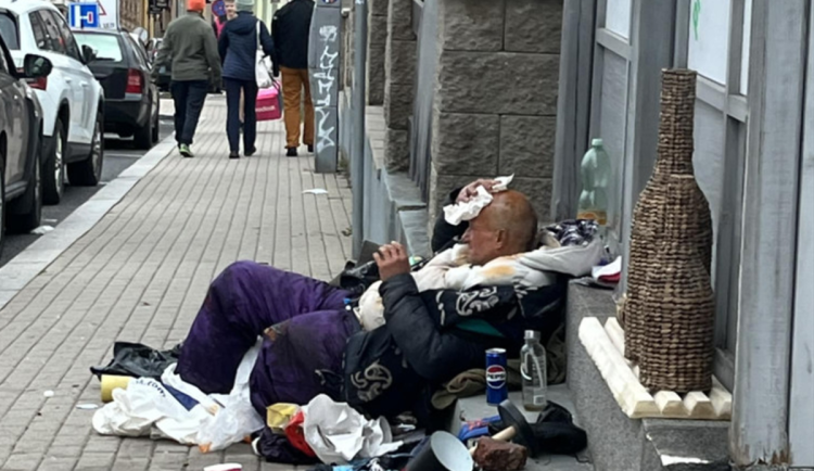 Liberec rozšíří vyhlášku o zákazu požívání alkoholu o zákaz táboření a bivakování