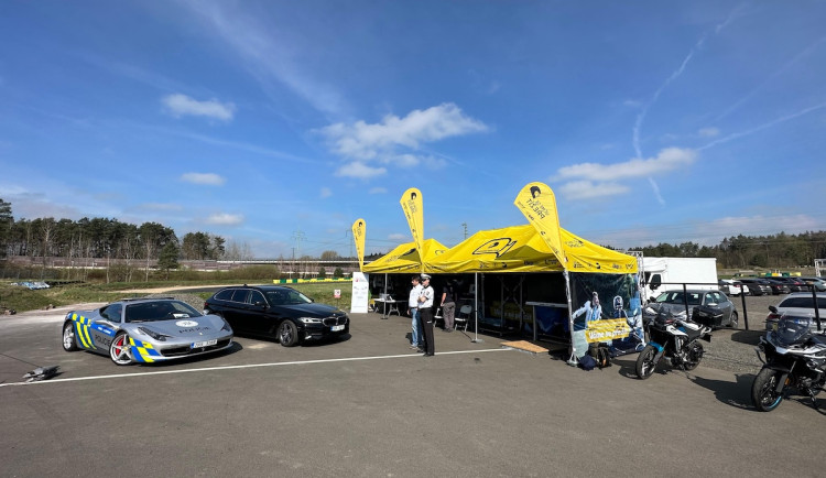 Na kurz Učme se přežít v Sosnové přijeli zástupci Evropské federace autoškol