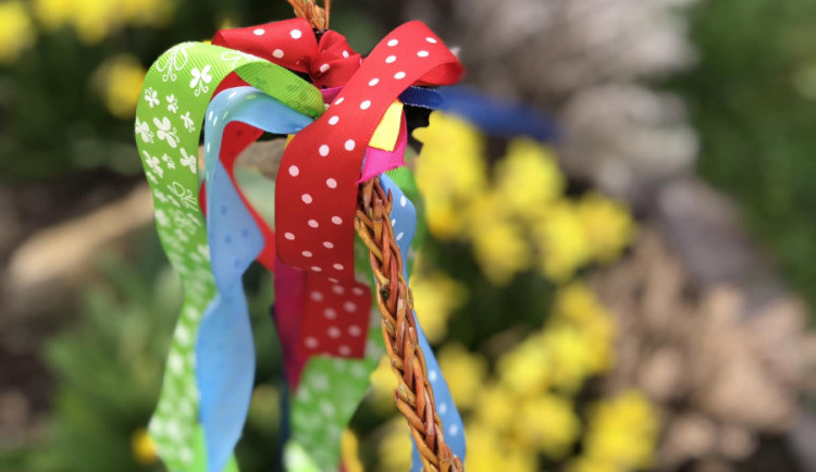 Velikonoční Bílá sobota: Postní doba končí. Dnes upečte beránka, uvařte nádivku a upleťte pomlázku