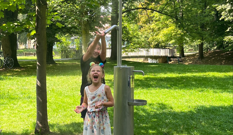 V Budějcích přibudou mlžítka a pítka. Osvěžení přinesou na dětská hřiště, sídliště i do parků