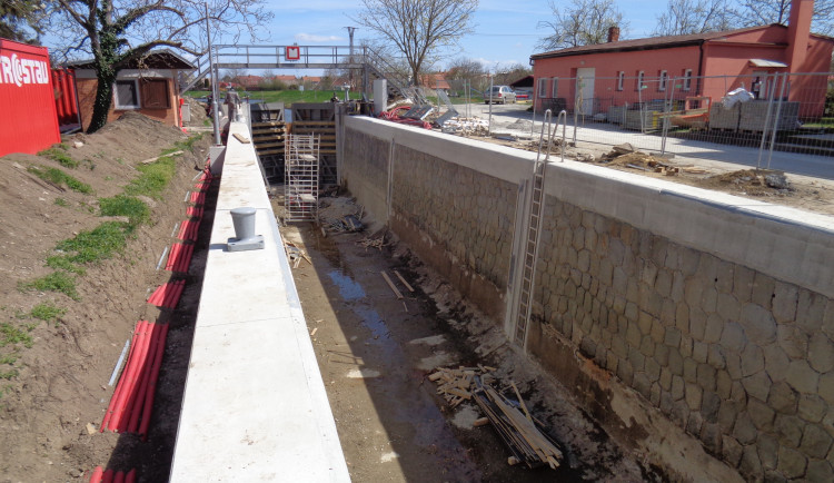 Plavební sezóna na Baťově kanále brzy odstartuje. Přípravy byly letos komplikovanější