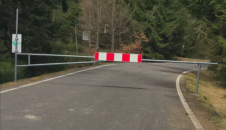 Silnice kolem přehrady Souš v Jizerských horách se motoristům otevře v pátek