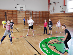 Nadupané příměšťáky bez mobilu frčí