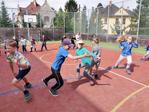 Nadupané příměšťáky bez mobilu frčí
