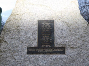 Policie hledá svědky poškození pomníku dětským obětem holokaustu na Kunratické