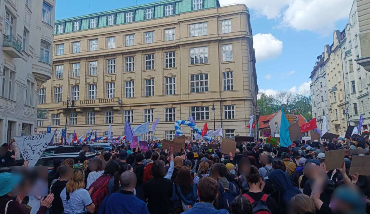 Prahu dnes ovládly akce spojené s potratovou tematikou. Pochod pro život přes odpůrce neprošel