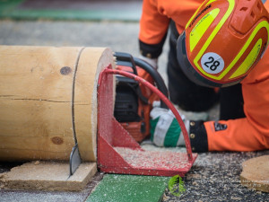 Dřevorubec junior 2025, jedna z disciplín.