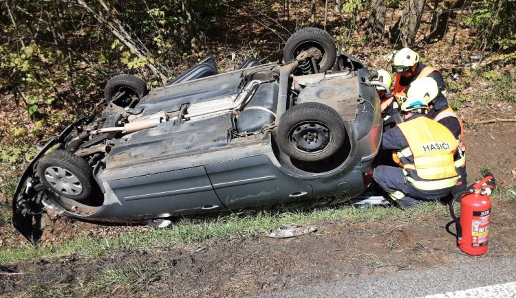 Jednou z událostí, kterou hasiči o víkendu řešili, byla dopravní nehoda v obci Bezděz.