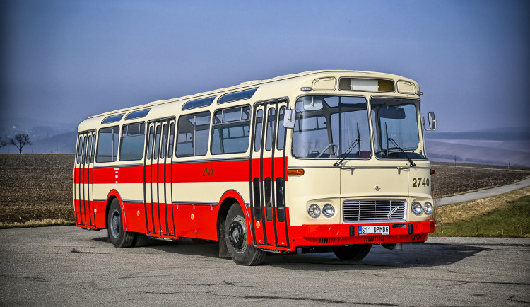 FOTO: Autobusy v Brně jezdí už 95 let. Mívaly dřevěnou karoserii a benzínový motor