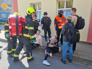 Zásah proti aktivnímu střelci? Záchranné složky cvičily na úřadu práce v Železném Brodě