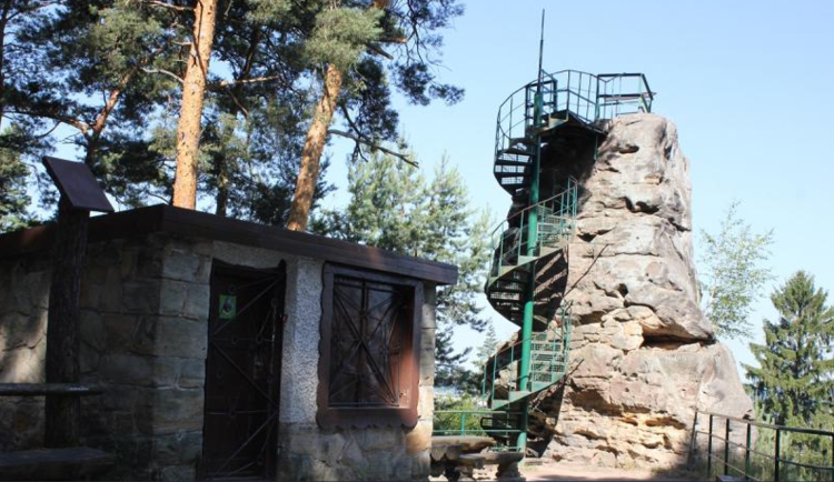 Rozhledna Hlavatice u Turnova je dočasně uzavřena, probíhá její rekonstrukce