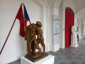 Výstava v České Lípě ukazuje, jak se v čase měnil výklad konce II. světové