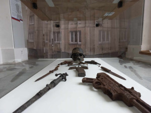 Výstava v České Lípě ukazuje, jak se v čase měnil výklad konce II. světové