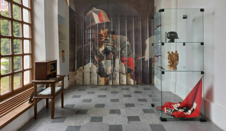 Výstava v České Lípě ukazuje, jak se v čase měnil výklad konce II. světové