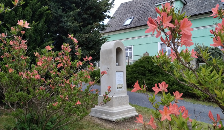 V Dětřichově na Liberecku přibyl pomníček, připomíná místní německé oběti války