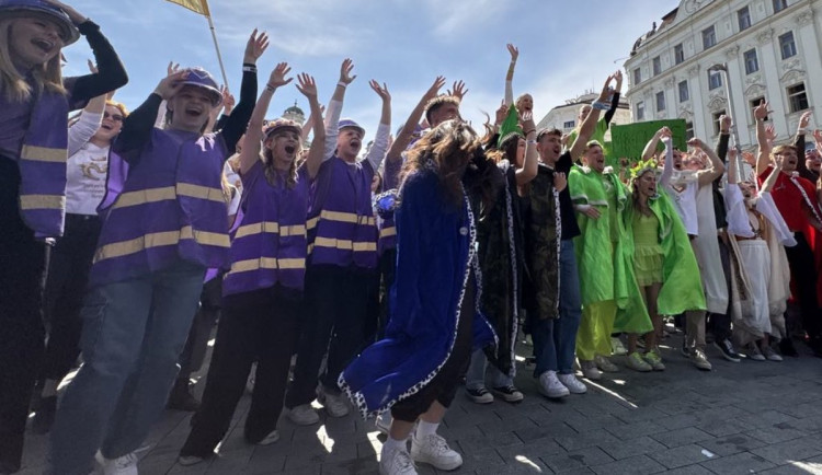 FOTO: Studenti roztančili centrum Brna. Tradiční Majáles oslavili ve velkém stylu