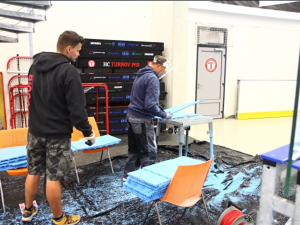 Turnovský zimák nově v provozu i v létě. Led nahradil povrch pro sálové sporty