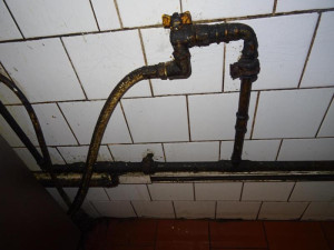 Inspektoři zavřeli kvůli špíně a plísni výrobu a rozvoz jídel U Vomáčků ve Svoru