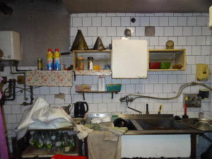 Inspektoři zavřeli kvůli špíně a plísni výrobu a rozvoz jídel U Vomáčků ve Svoru