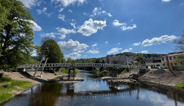 Cyklostezku mezi Železným Brodem a Líšným otevřou v neděli, stála 92 milionů