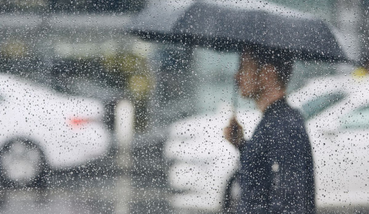 Čeká nás chladný víkend s přeháňkami. Oteplí se až příští týden