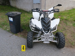 Srážka auta s čtyřkolkou v Tanvaldu. Řidička nedala přednost