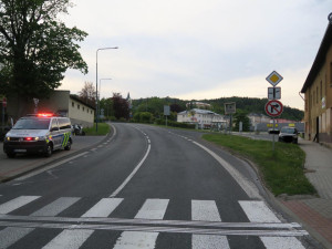 Srážka auta s čtyřkolkou v Tanvaldu. Řidička nedala přednost