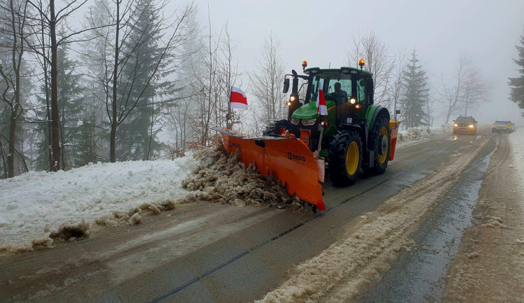 Zimní údržba krajských silnic přišla tuto zimu na více než 150 milionů korun