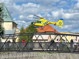 Ve Frýdlantě spadl do řeky mladý muž, do nemocnice ho transportoval vrtulník