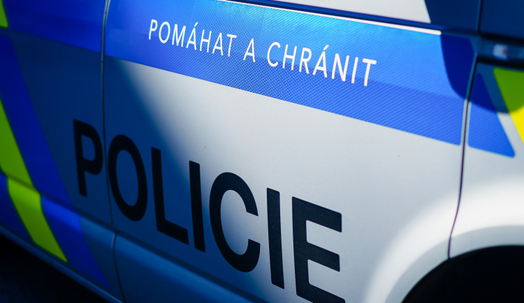 Policisté našli muže ležet v kolejišti. Byl pod vlivem drog