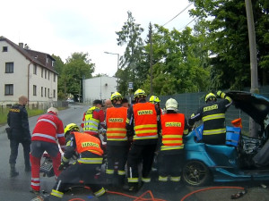 Těžkou nehodu ve Vesci nahlásil na tísňovou linku chytrý telefon