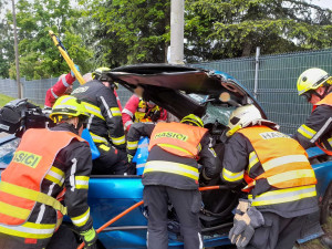 Těžkou nehodu ve Vesci nahlásil na tísňovou linku chytrý telefon