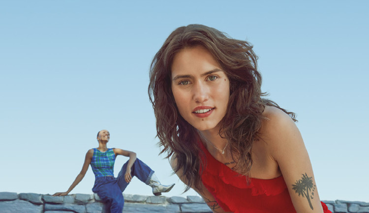 Dm bojuje s menstruační chudobou, pomáhá školám po celém Česku