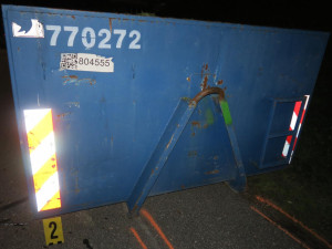 Osmnáctiletá neřidička nabourala do kontejneru i aut. Nadýchala skoro dvě promile