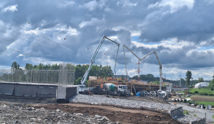 Budovaný obchvat České Lípy bude v provozu až od května příštího roku