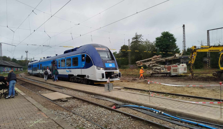 Začíná výluka na železnici, v týdnu se zavře i Tyršova a v neděli Havlíčkova