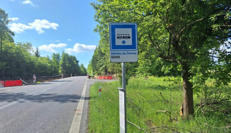 Dopravu na silnici I/13 omezí u Habartic na 3 měsíce stavba autobusových zálivů
