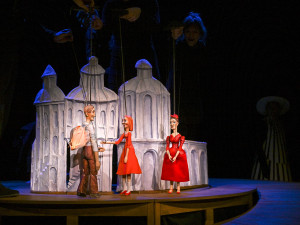 Naivní divadlo uvede odloženou premiéru inscenace Tři zlaté vlasy děda Vševěda