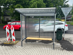 Výměnu autobusových čekáren v Jablonci provázejí kvůli dočasným zastávkám emoce