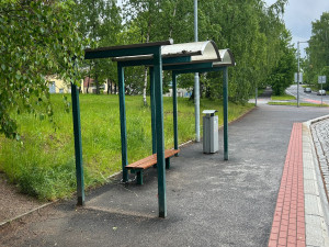 Výměnu autobusových čekáren v Jablonci provázejí kvůli dočasným zastávkám emoce
