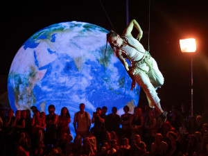 Mezinárodní loutkářský festival Mateřinka začíná, nafukovací sloni už vlají