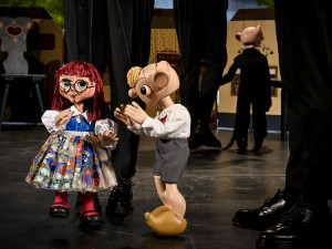 Mezinárodní loutkářský festival Mateřinka začíná, nafukovací sloni už vlají
