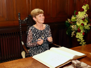 Liberec uctil emeritní primářku Lenku Walterovou medailí města